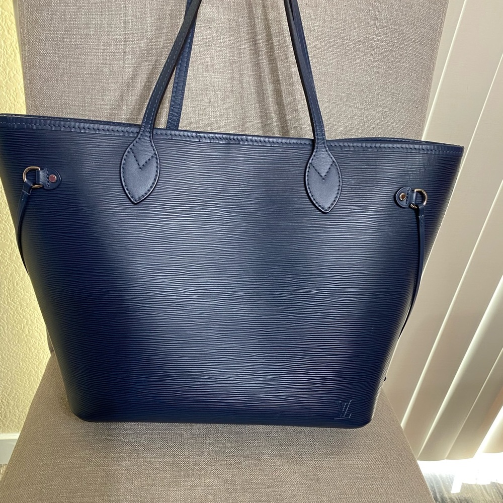 100% authentic Louis Vuitton Epi Neverfull